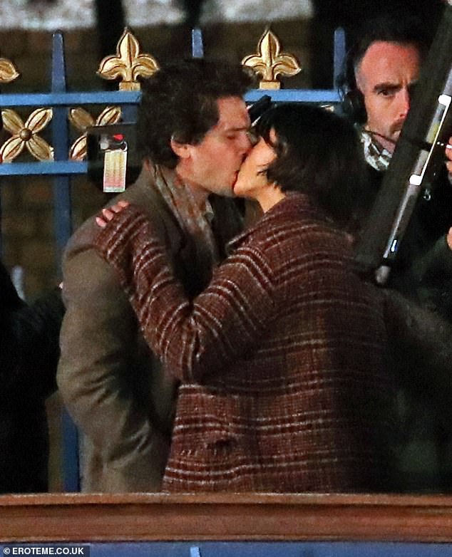 Intense: Kit, who plays the character Virgil, and Naomi, who plays Cass, was pictured sharing a passionate kiss on the canal