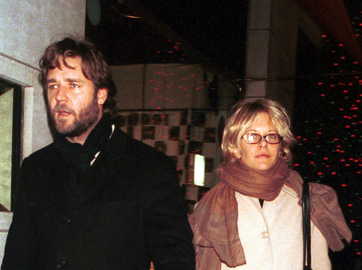 Actors Russell Crowe and Meg Ryan in Manhattan on November 22, 2000 | Source: Getty Images