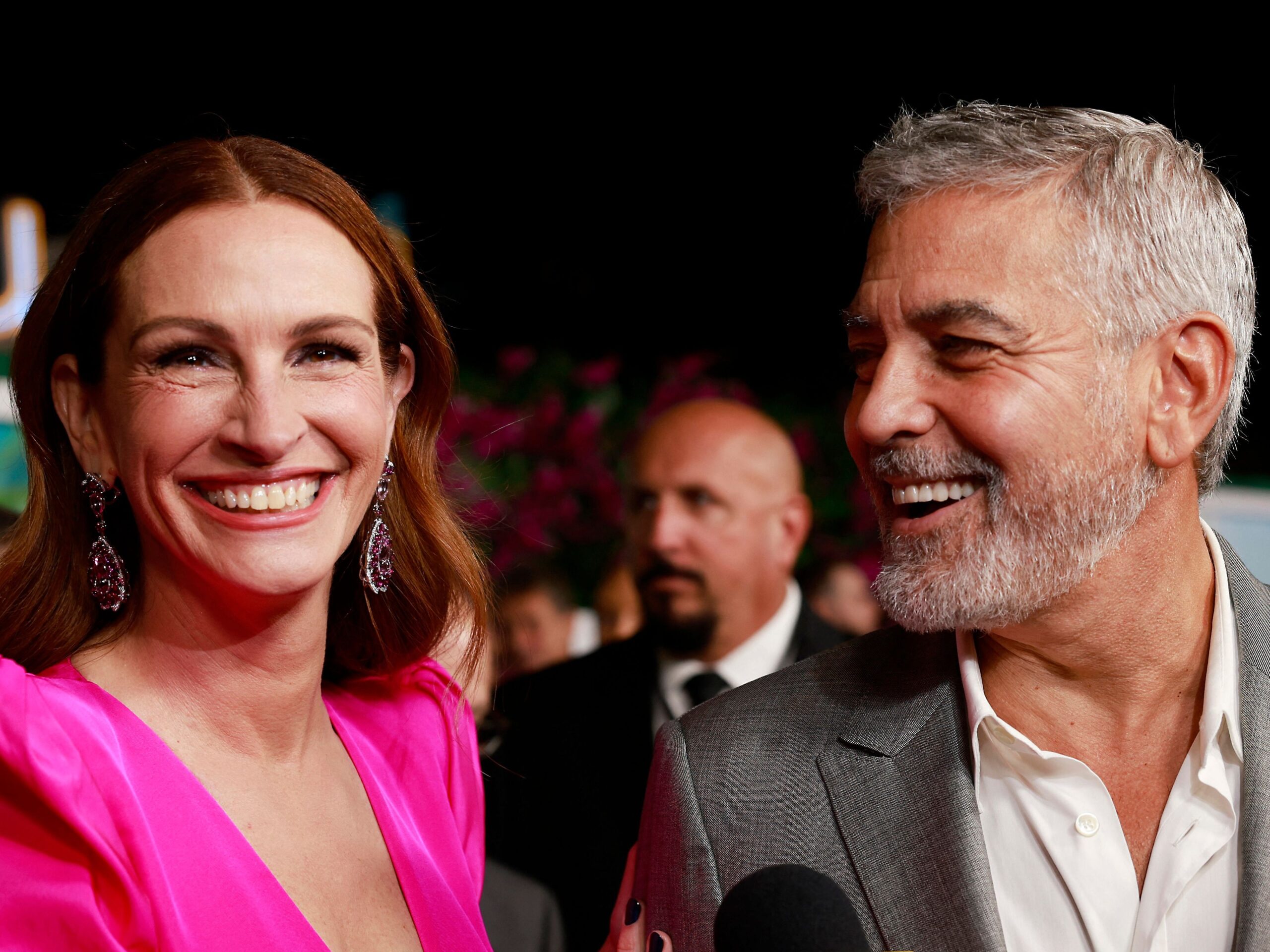 Julia Roberts Wears a Dress Covered in Photos of George Clooney to the  Kennedy Center Honors | Vanity Fair