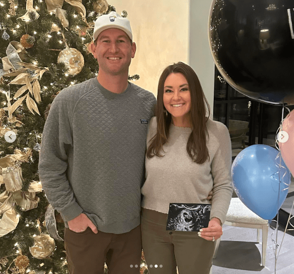 Mattie Jackson and Connor Smith posing with their baby sonogram posted on February 9, 2024 | Source: Instagram/mattiejackson