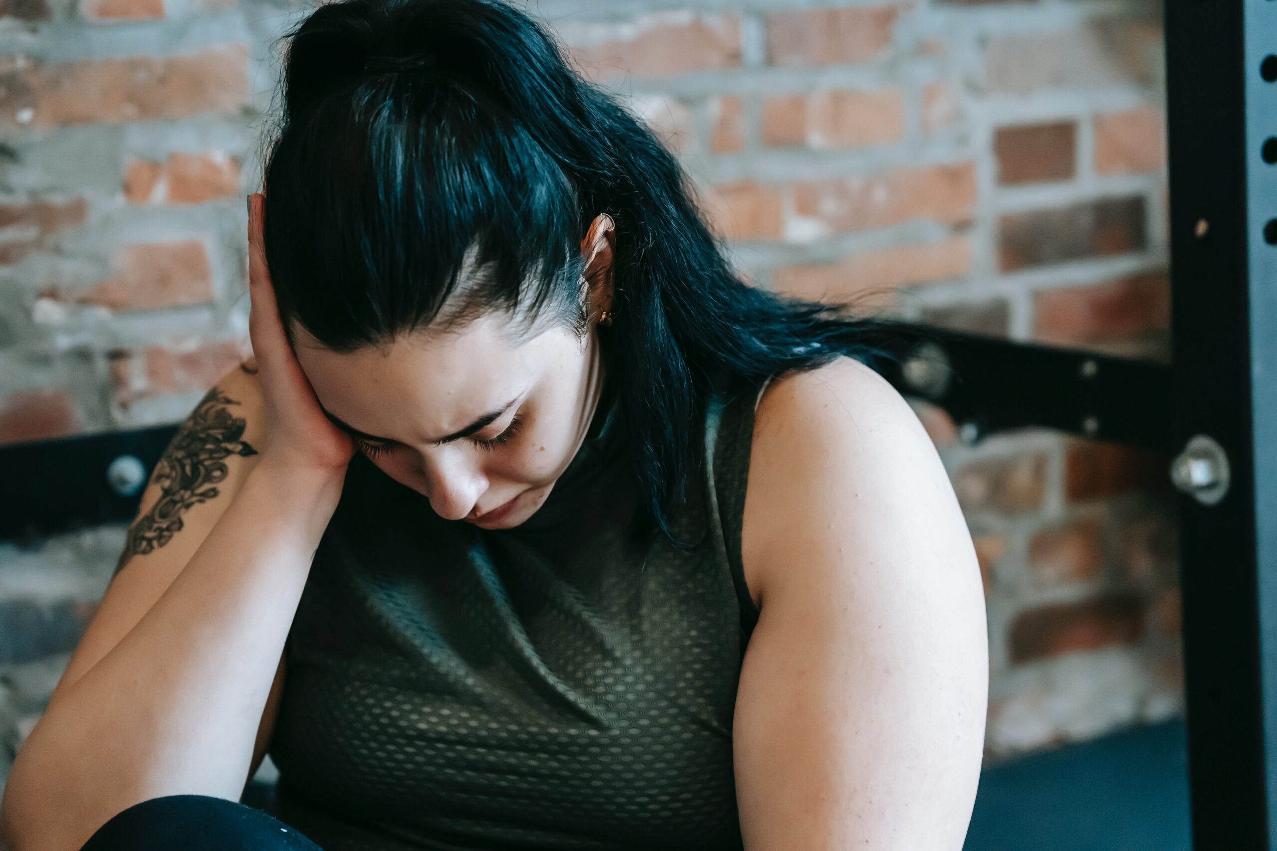 An upset younger woman facing down | Source: Pexels