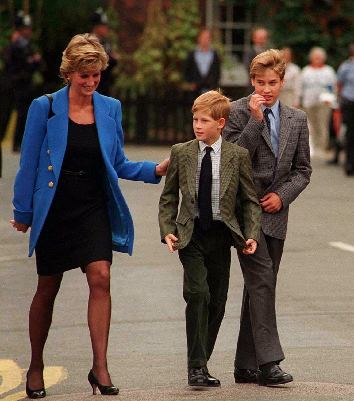 Prince William arrives with Diana, Princess of Wales and Prince Harry for his first day at Eton College on September 6, 1995 in Windsor, England.| Source: Getty Images
