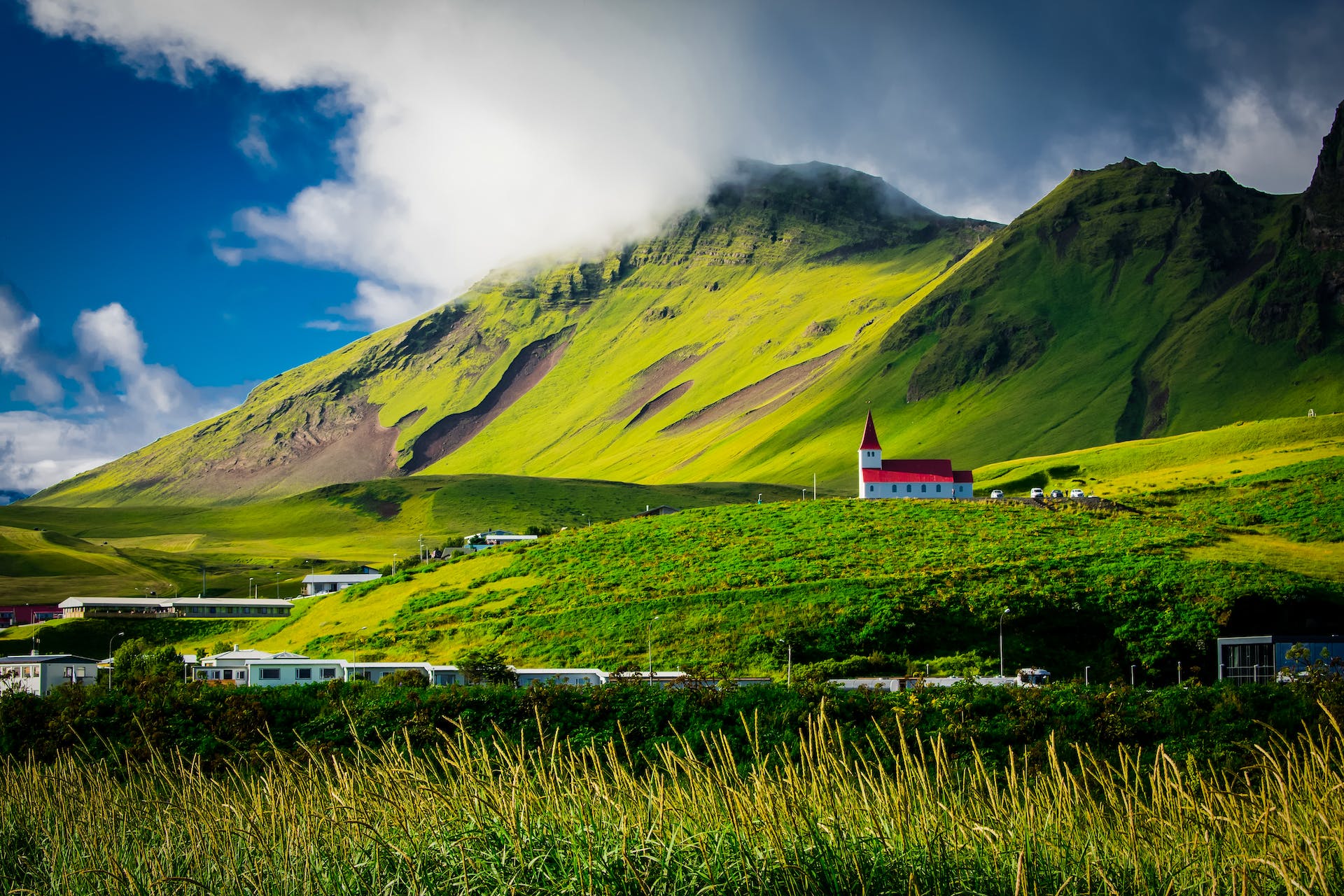 Green Iceland landscape | Source: Pexels