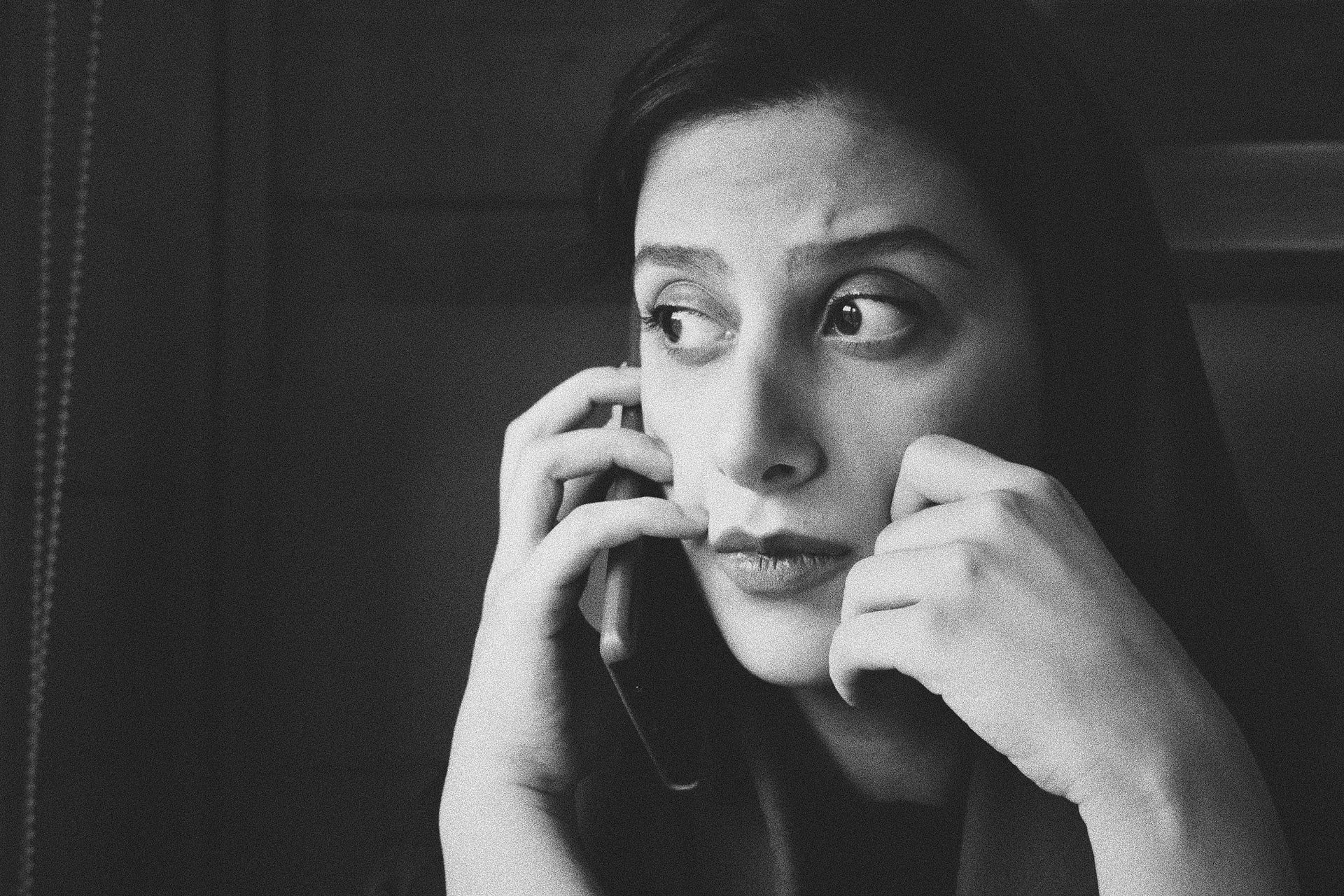 A woman talking on the phone | Source: Unsplash
